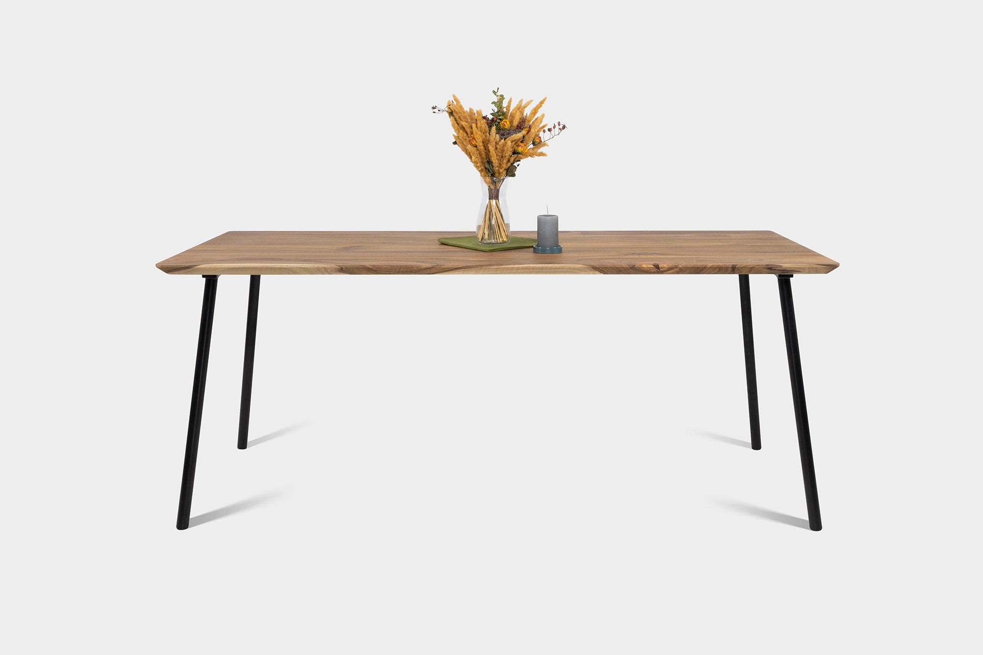 MARTA Walnoothouten eettafel