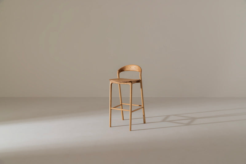LELA Hocker