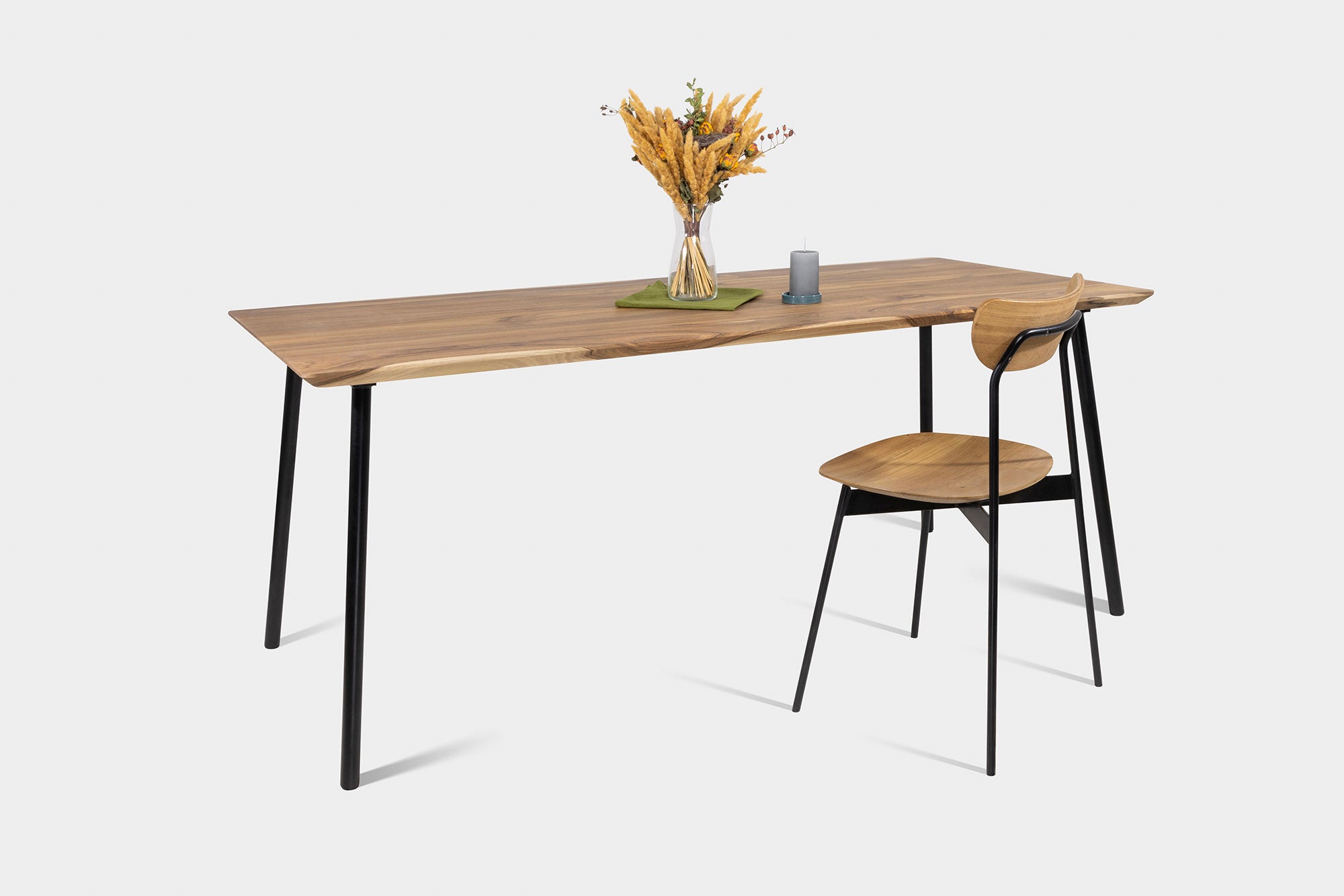 MARTA Walnoothouten eettafel