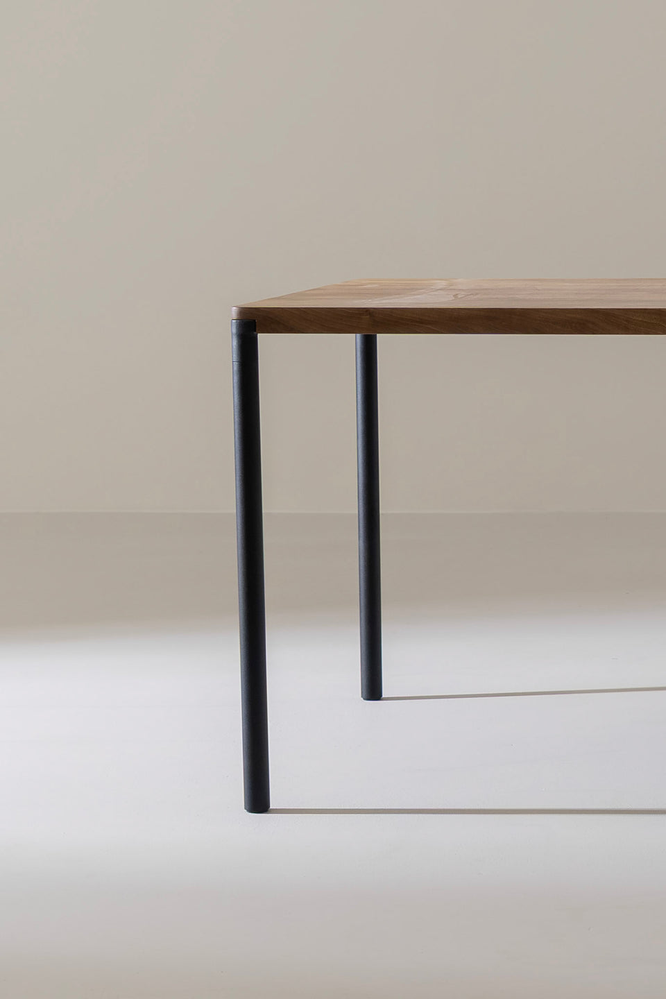 Bauhaus trifft auf skandinavische Klarheit.
