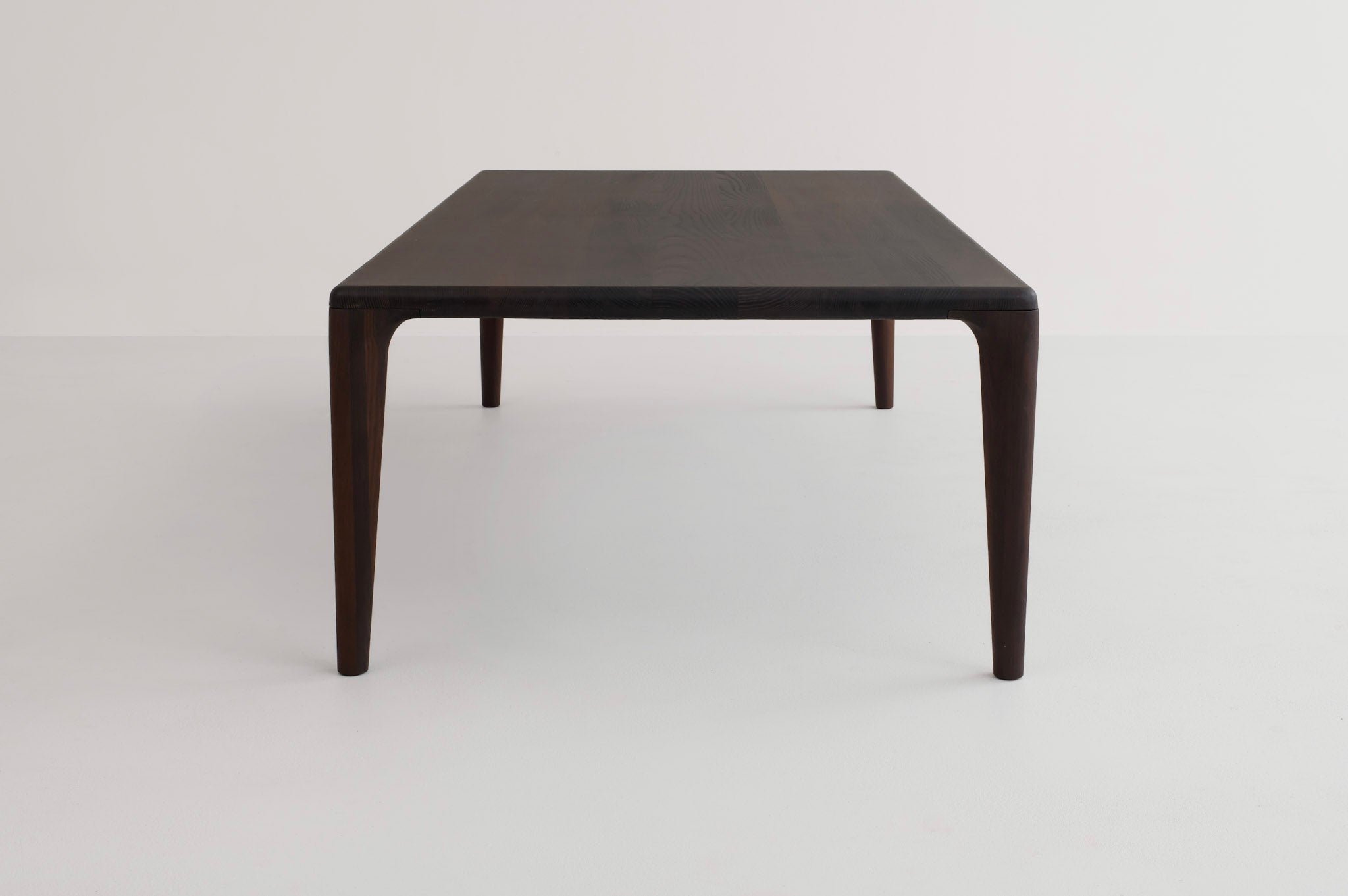 LÜNA | Gerookt essenhouten salontafel