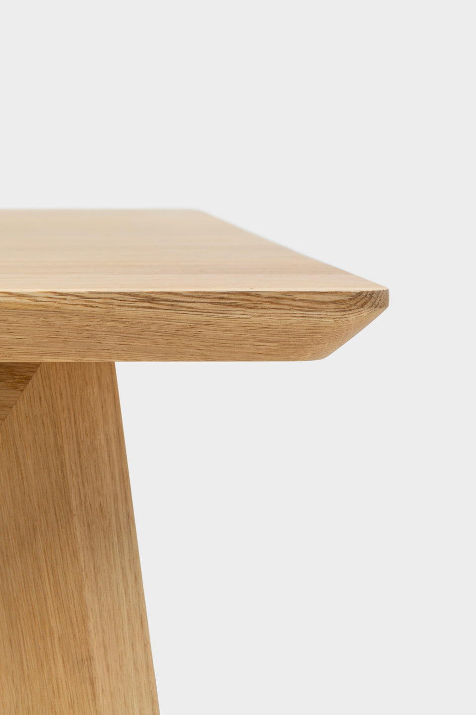 Détails de chant subtils pour une finition raffinée.