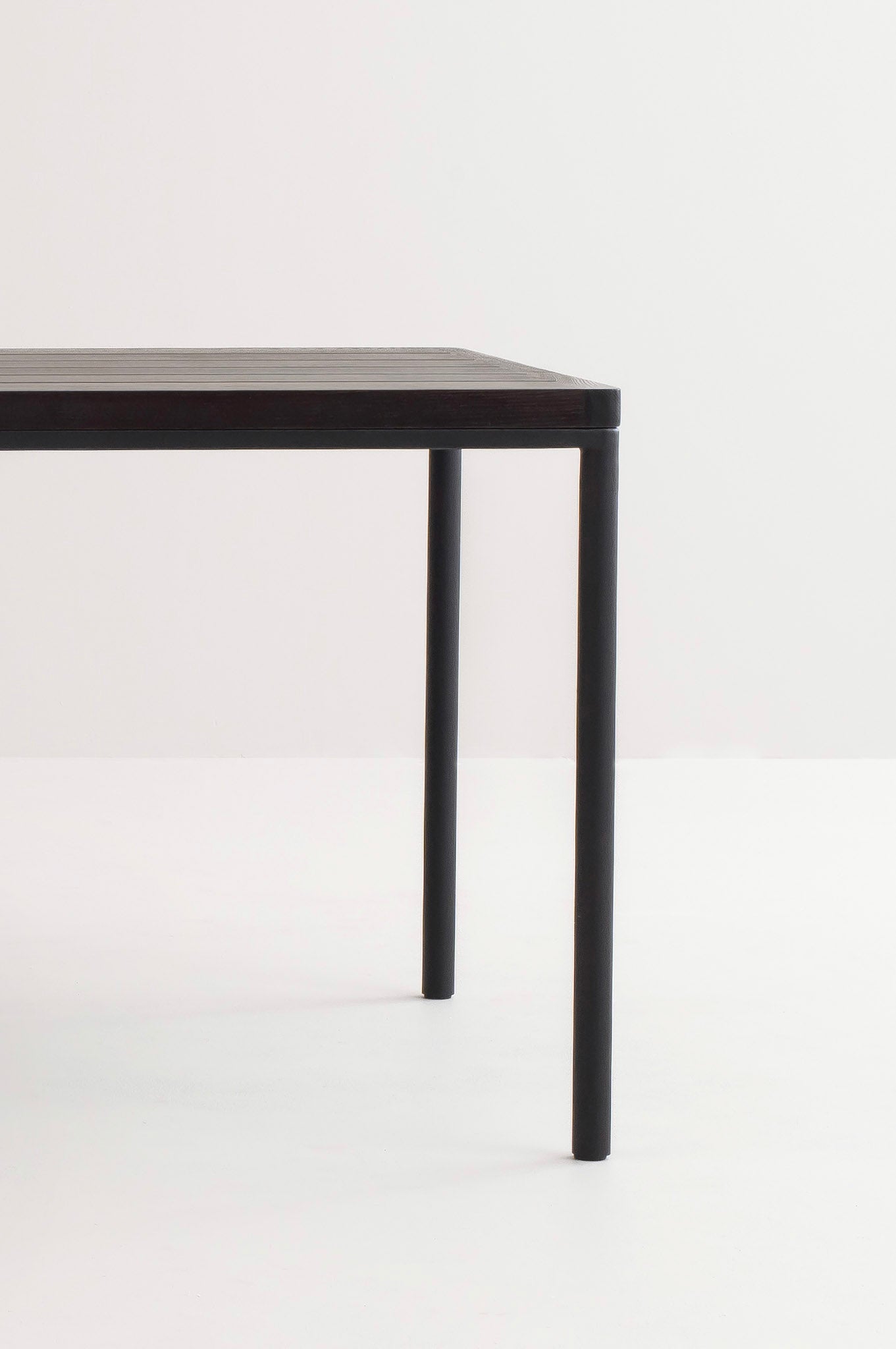 Frankie | Table de salle à manger extérieure en frêne fumé