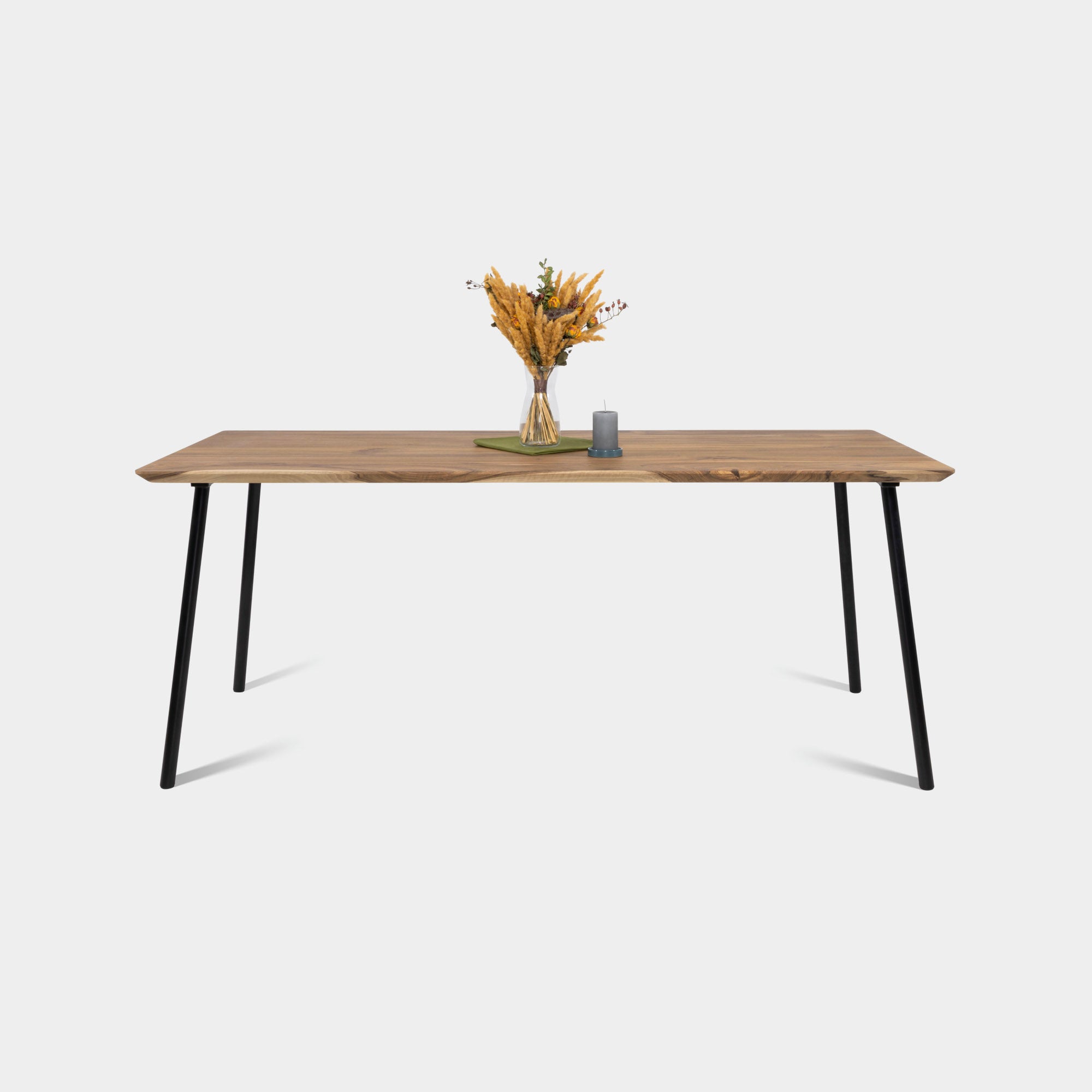 MARTA Walnoothouten eettafel