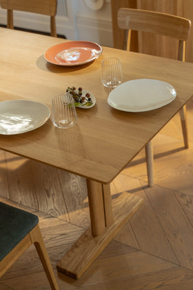 KAT | Esstisch image 5