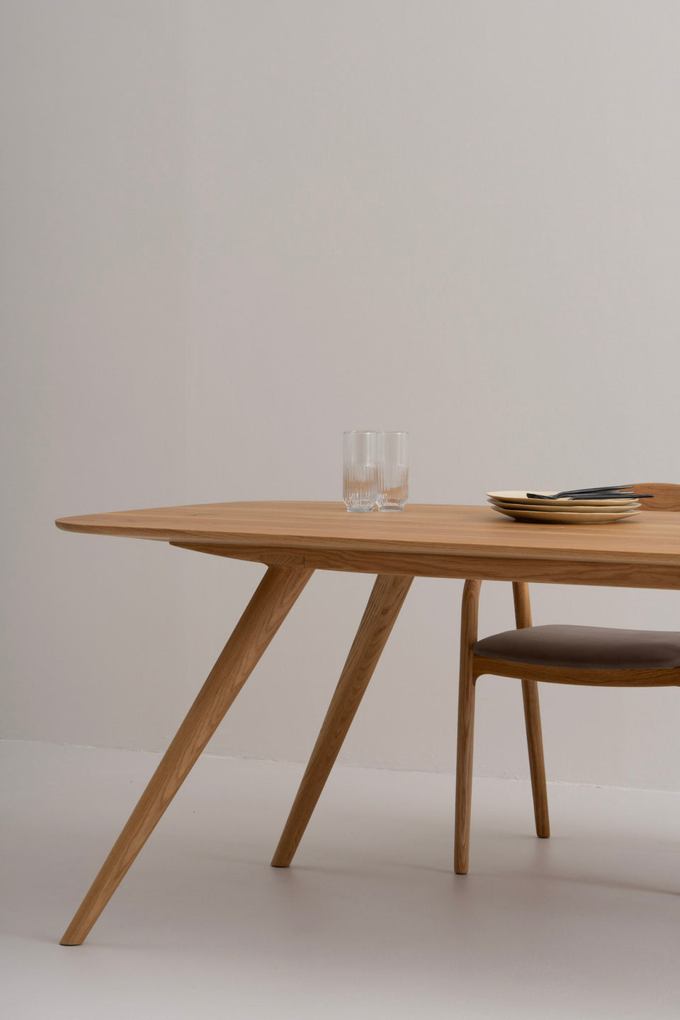 Chaleur scandinave associée à la simplicité moderniste.